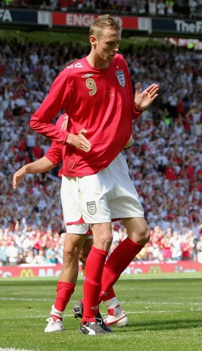 Peter crouch the robot - -,
